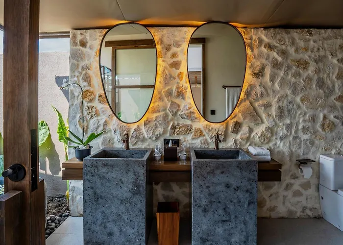 Mas Glamping Luxury Tent Villa Ubud
